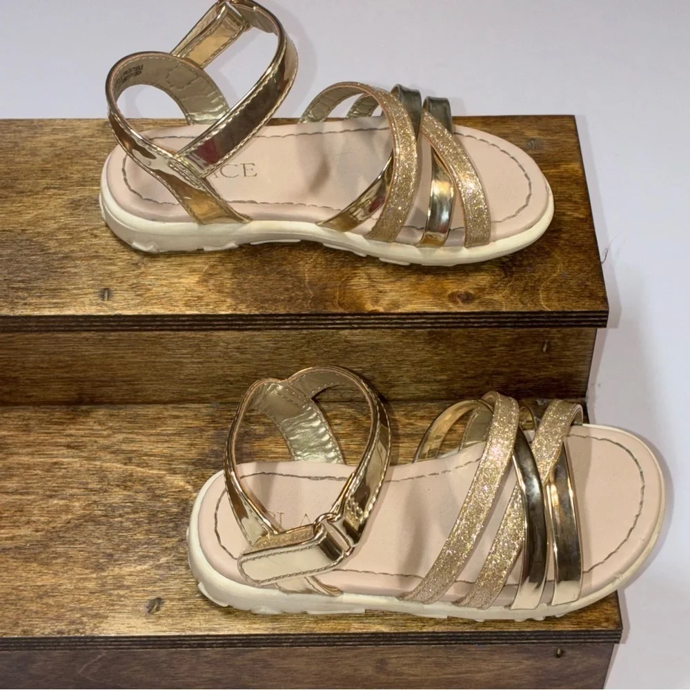 The Childrens Place Girls Gold Strappy Sandals Glitter Straps Size 7